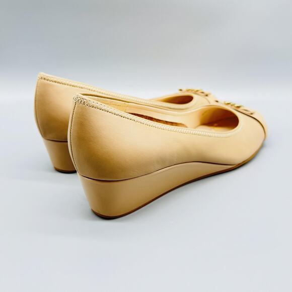 Cole Haan Shoes Womens 10 Beige Leather Bow Logo Cap Toe Pumps Slip On NEW - Picture 9 of 13